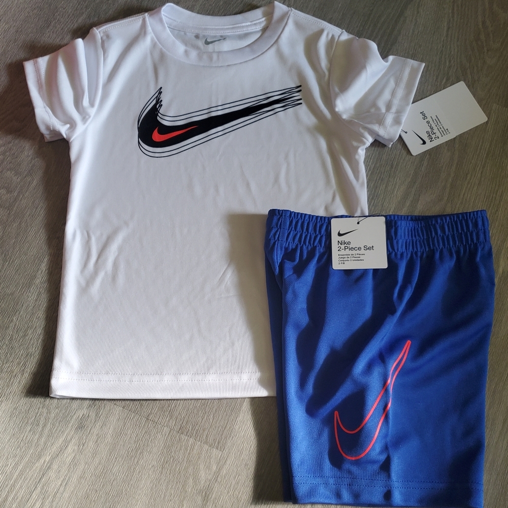 Boy's Nike Set Size 3T NWT